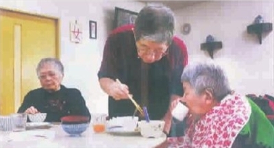 新民晚报数字报-日本养老院里那些70岁的护工
